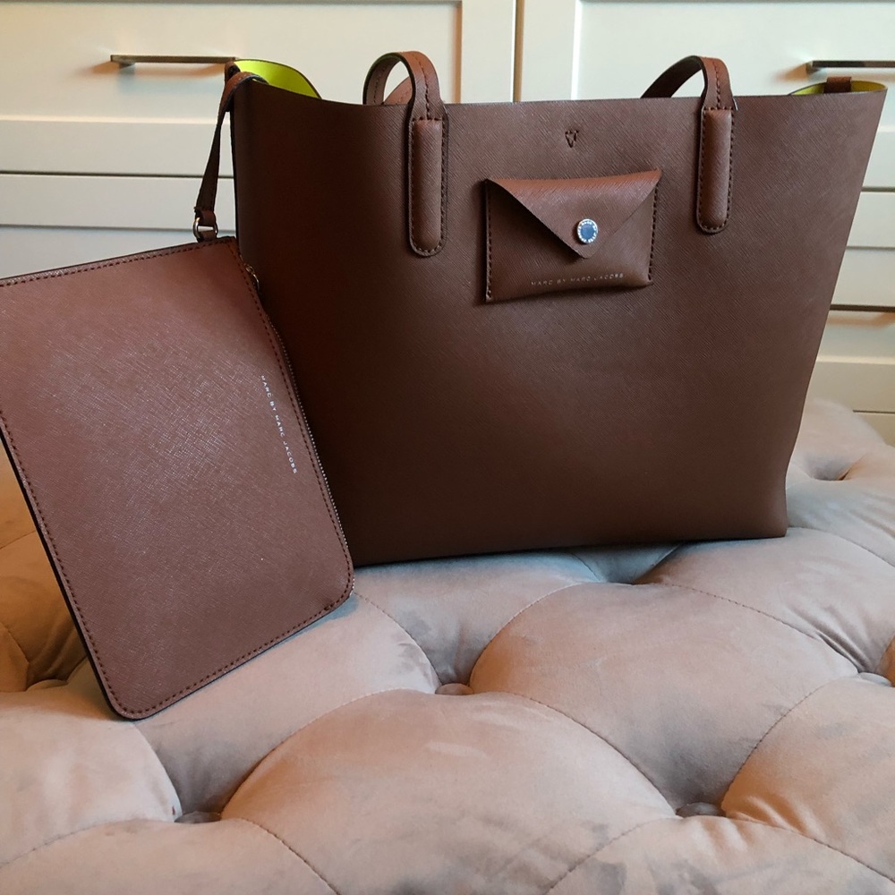 Marc By Marc Jacobs Large Tote Handbag - Brown